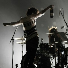 The Go (Live Version) - Drive Like I Do (the 1975)