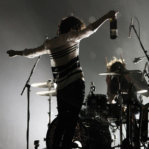 The Go (Live Version) - Drive Like I Do (the 1975)