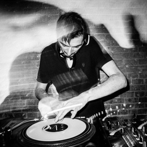 Premiere: Umwelt - Gravitational Lens
