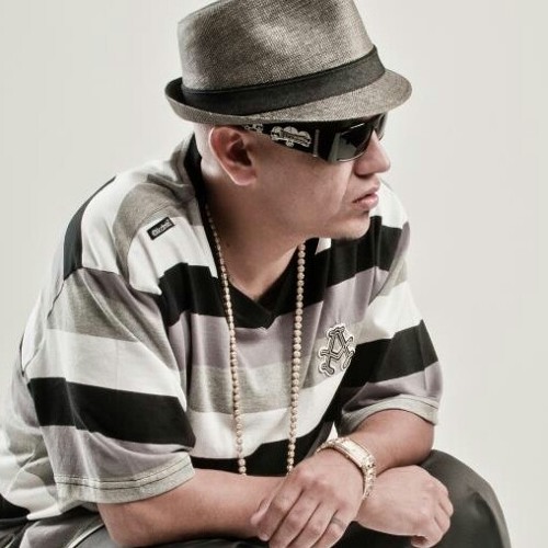 mr-connect_4-we-run-this-b-tch-ft-throwed-texan.mp3