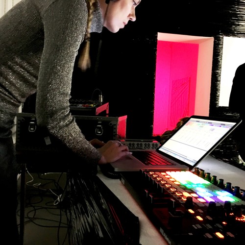 Mini live set for "Memory of the past mirrored as the future"