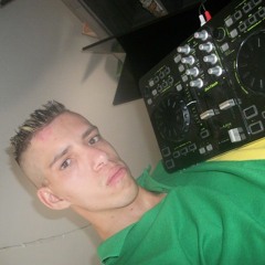 Montagem - O DJ e um soldado perigoso by dj salsicha