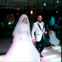 عريس وعروسة يفاجئون الجميع و يغنو اجمل اغنيه رومانسيه دويتو احمد حشاد و اماني - فرحتنا.mp3