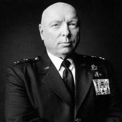 Lester Burnham - Major Briggs