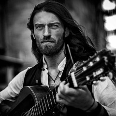 Estas Tonne Performing In Verona (Italy, 2013)