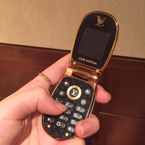 Stream TRAPPIN OUT THE FLIP PHONE by Trill skeleton