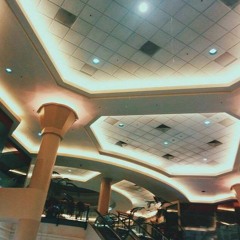 マクロスMACROSS 82-99 x YUNG ABE - Retro Cute