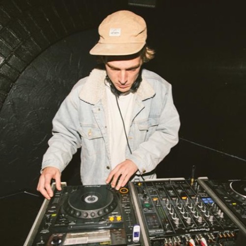 Pete Large live at Lucky Coq - Saturday night 9 - 11