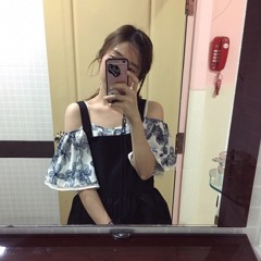 揮著翅膀的女孩