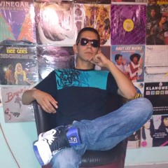 12: VUELAN CABEZAS (GOROS O1 RAPWAILERS )