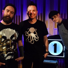 Blink-182 Perform 'Bored To Death' Acoustically - BBC Radio 1 [#RockAllDayer]