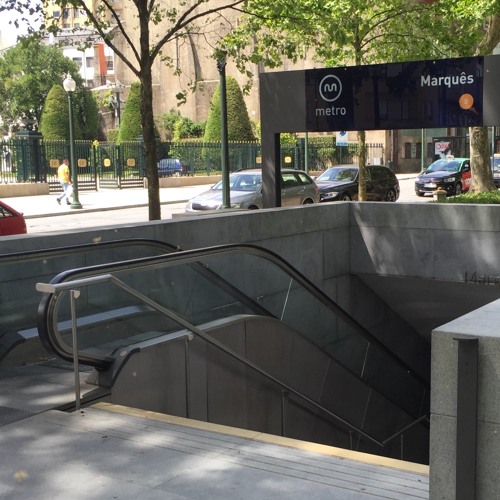 O veículo que vai dar entrada no cais...