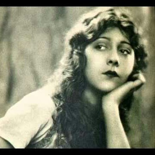 Evlərinin önü yonca - Nərminə Məmmədova və Sinan Seid