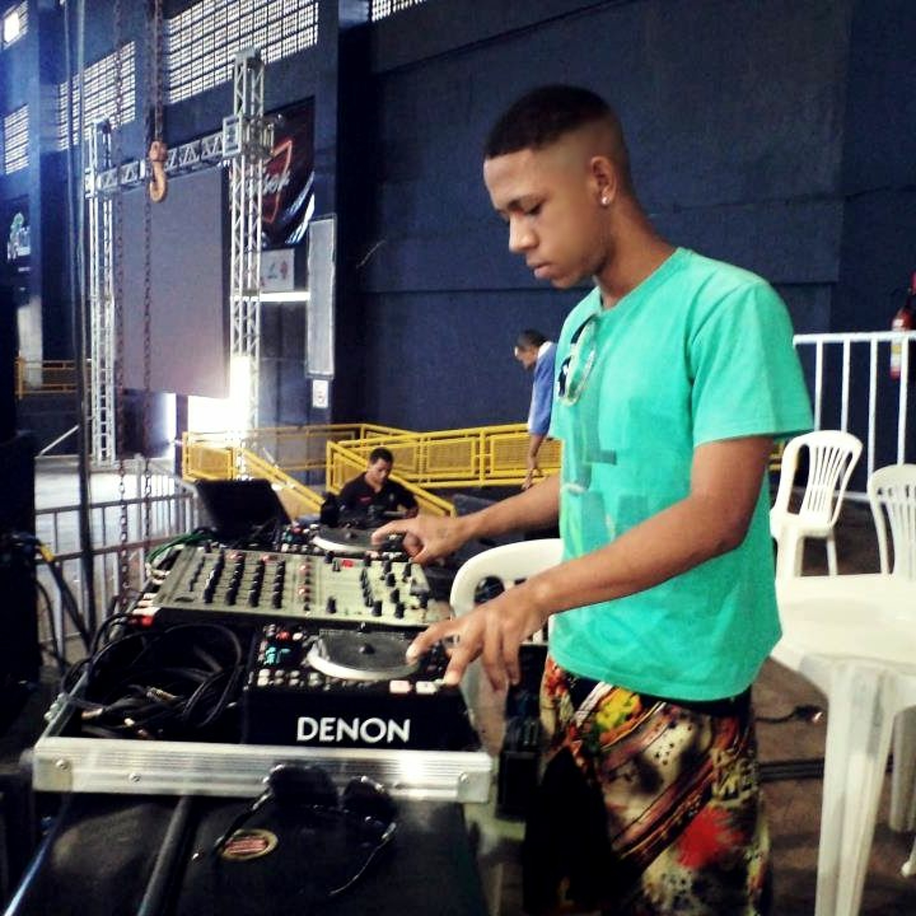 DJ Vitor Meireles