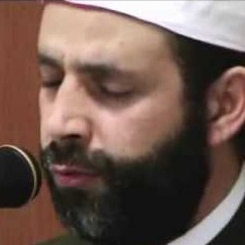 من  اروع الاصوات علي الاطلاق الشيخ حسن صالح والله دمعت عيناي عندما سمعته
