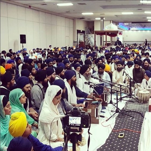 Bhai Harpreet Singh (Toronto) - Aao Saajan Santh Meeth Piaarae