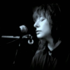 Carmen Maki / Deracine