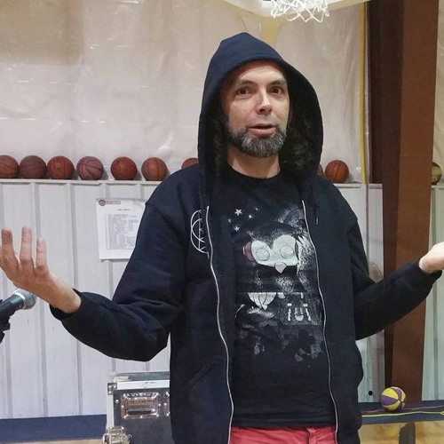 Prop Gathering 2016 - Hoops holding court