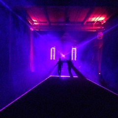 01 - Le Roi Est Mort, Vive Le Roi