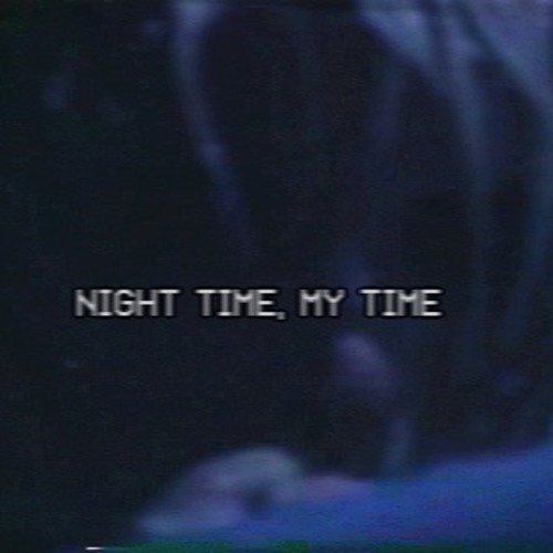 lightning strikes so perfectly at night