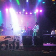 LLORANDO EN EL ESPEJO