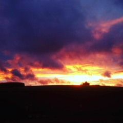 við sólsetur