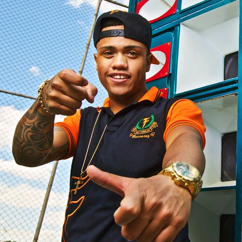 MC Davi, MC Topre, MC Jerry, MC Brinquedo - Taca a Bunda (DEEJAY RONYNHO)