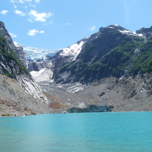 Dos lugares cruzando el Lago Menéndez