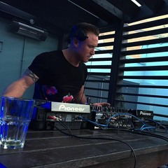001 - KARL NEWMAN / DEEP HOUSE / LIVE
