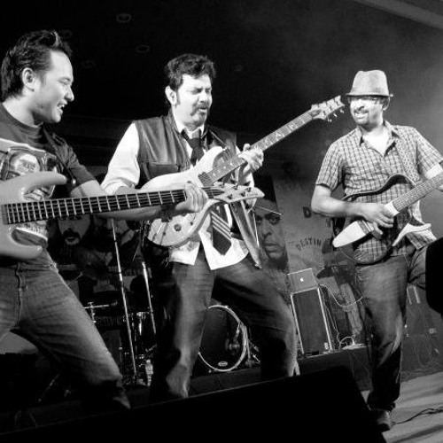 Aahatein Unplugged Live