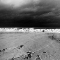 La plage noire au bureau