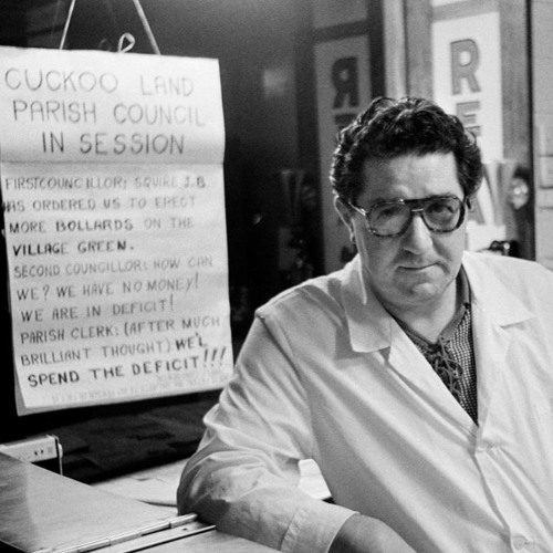 The Bollard Calypso (Extract from The Free Photographic Omnibus)