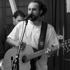 Morena do corpo de violão