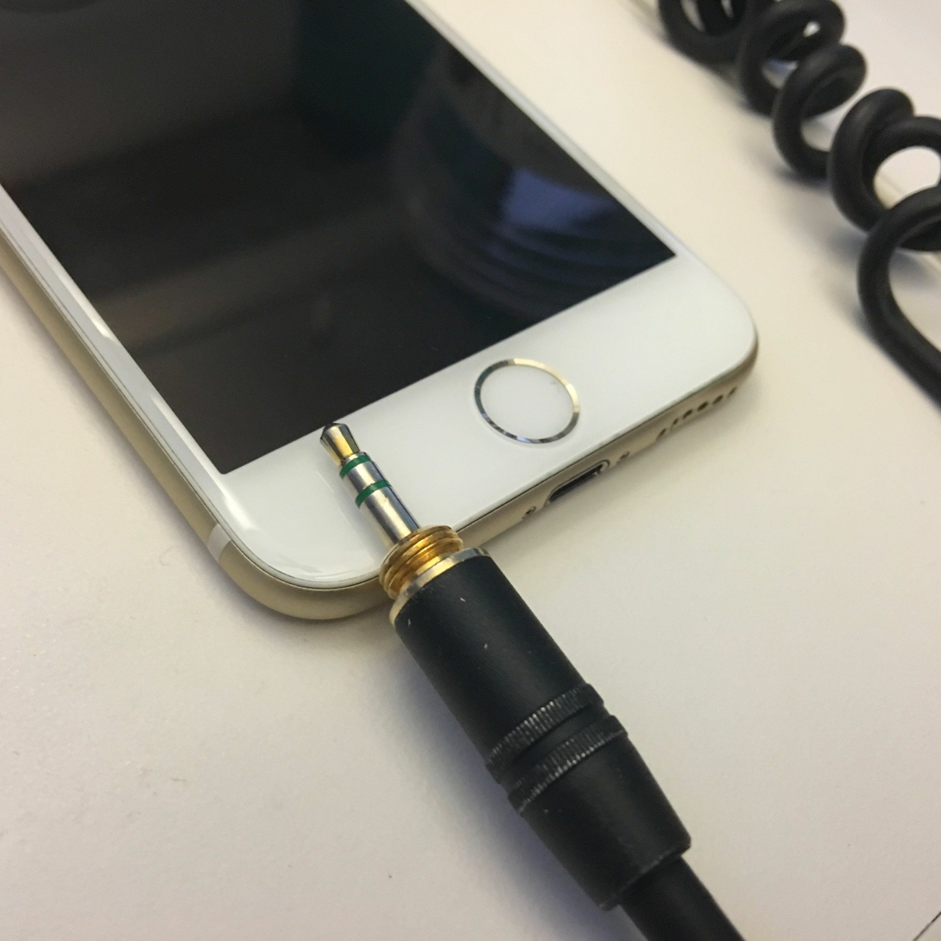 Episode 138 - Discussing the new iPhone and Google DeepMind episode artwork