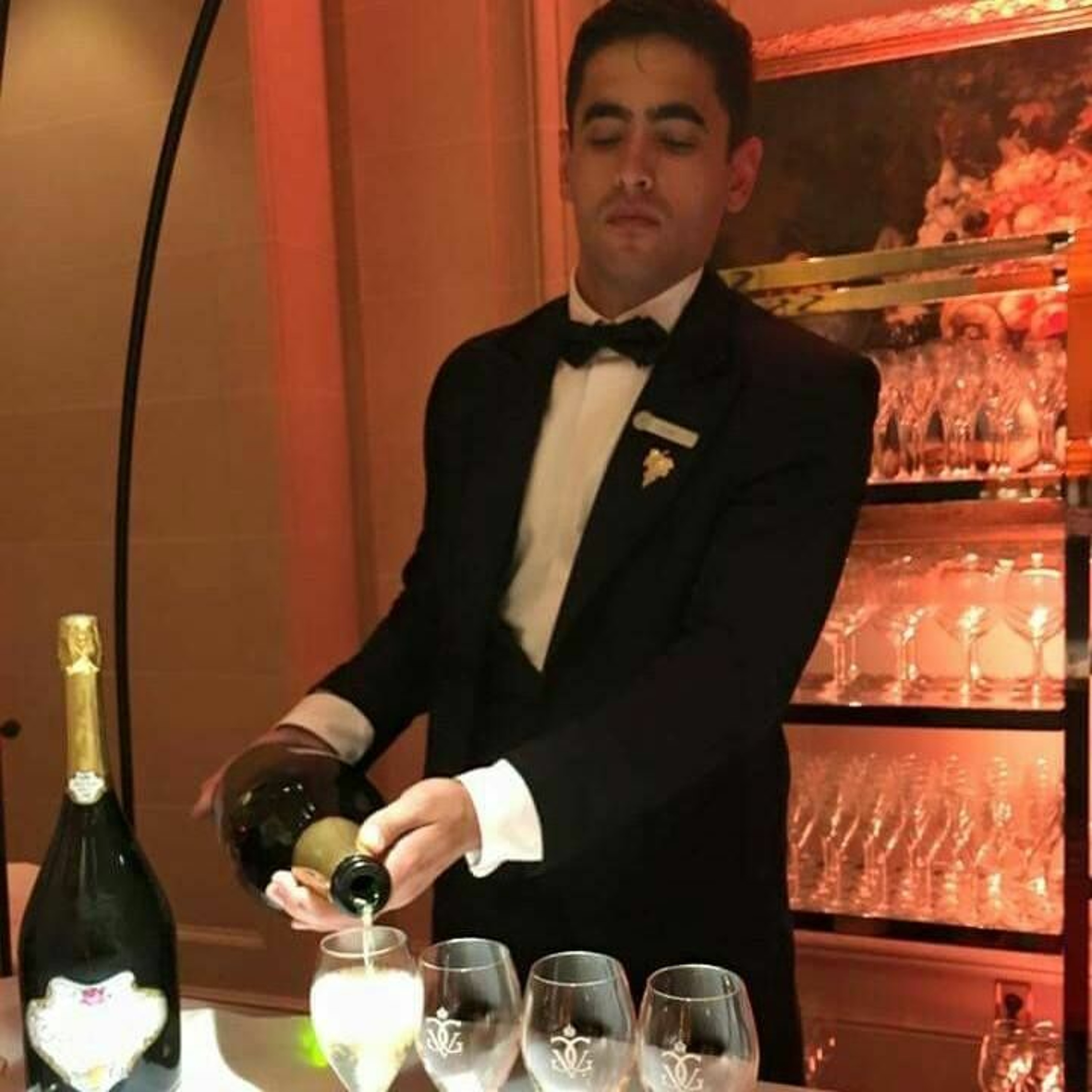 Interview de Julien Mascarell - Sommelier au Restaurant Le Cinq episode artwork