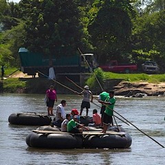 Migrantes cruzan Río Suchiate / Tapachula, México