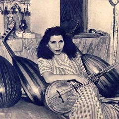 والغصنُ يحنو علينا