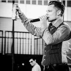 Frankie Ballard Talks Motorcyles, His Great Hair & Whiskey Songs