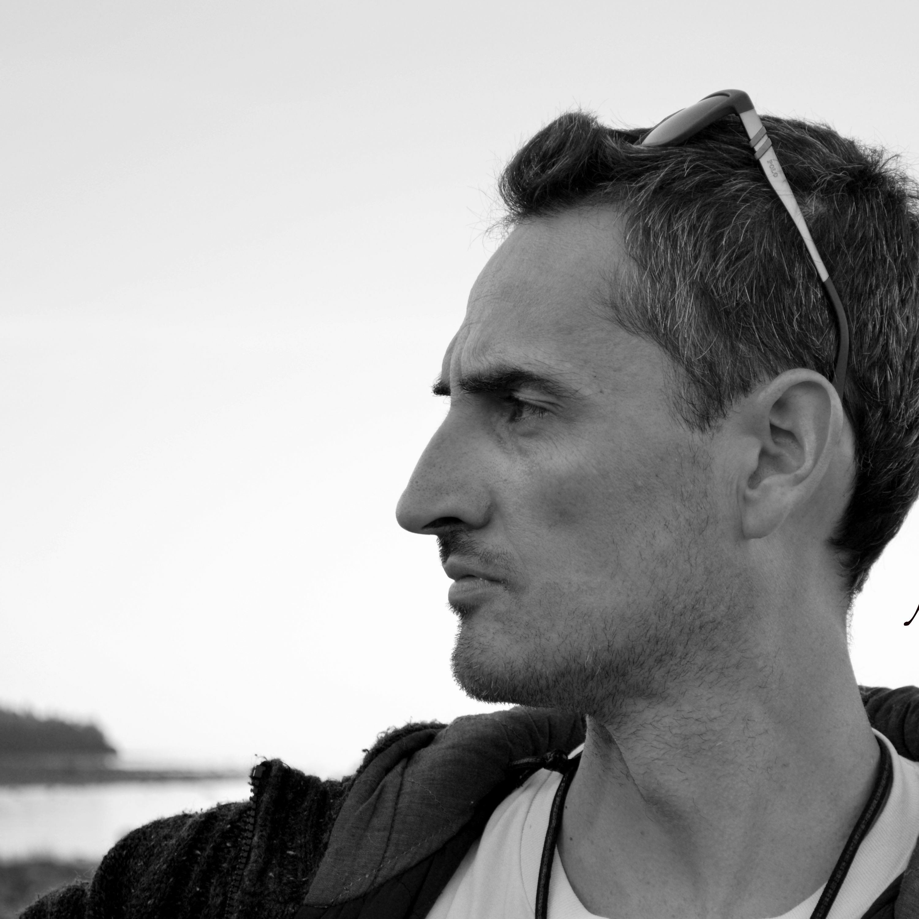 Side Liner (#downtempo) Renil Edis (#techno)