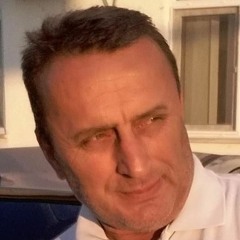 Ferdi Özbeğen - Gülünce Gözlerinin İçi Gülüyor
