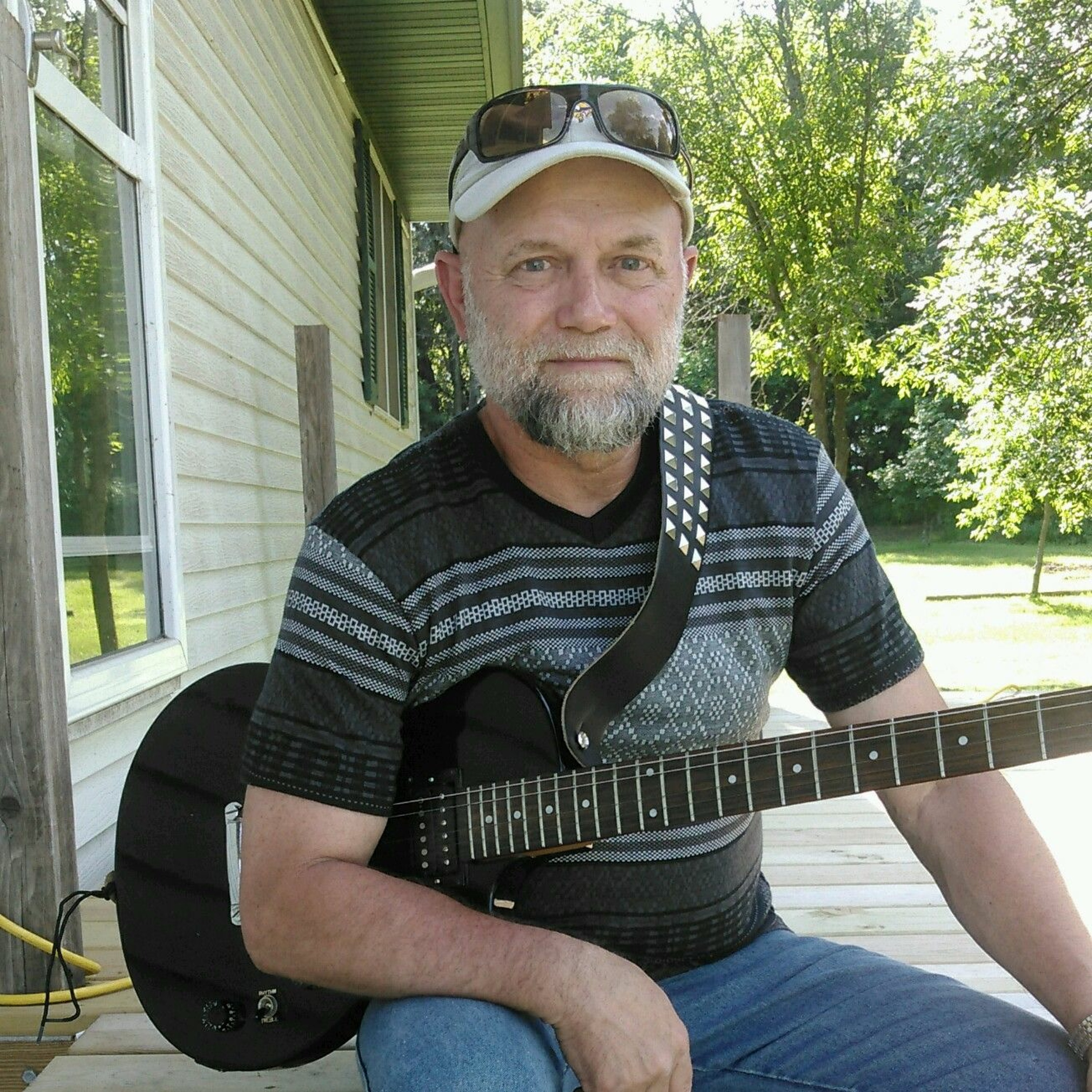 Walkin' with grace: Interview with 2016 Trucker Talent Search finalist Keith Snyder thumbnail