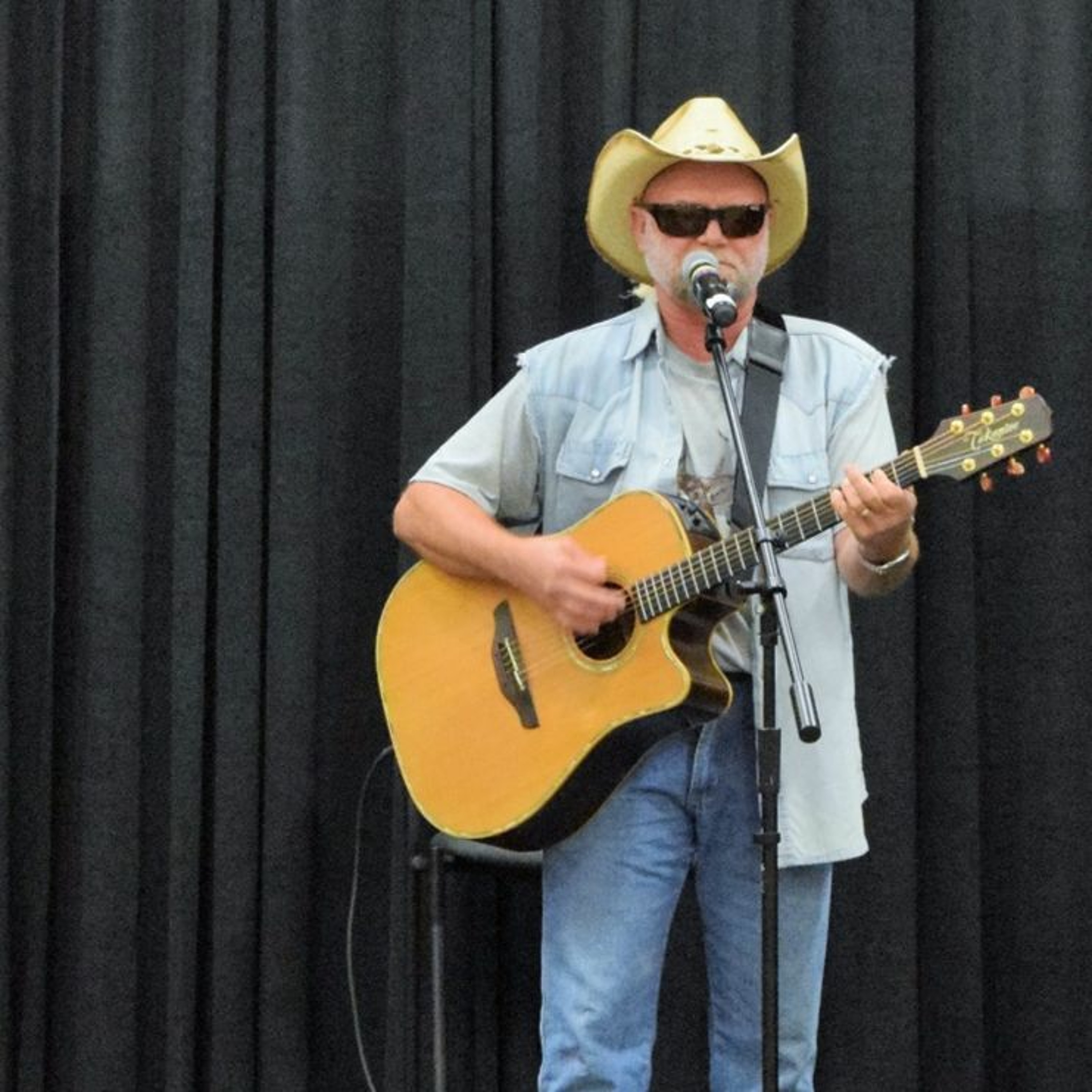 'Walking the alligators' with Minn.-based independent trucker/songwriter Keith Snyder thumbnail