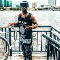 Gutta Bitch)2016) Cee $ Feat. Mann-E)Mixx tape track)