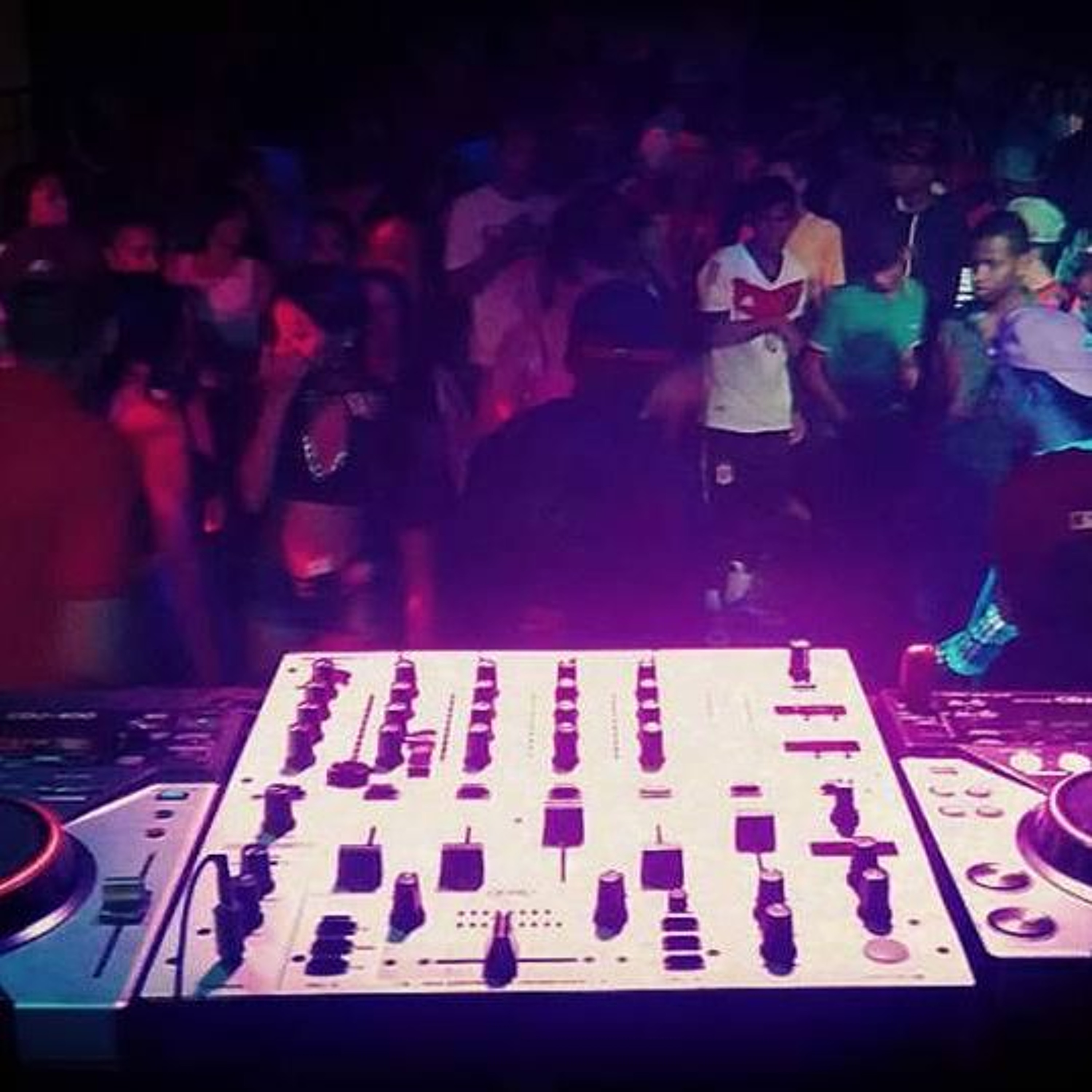 MC RIANNY - SENTA COM VONTADE  VS DJ CHOCO episode artwork