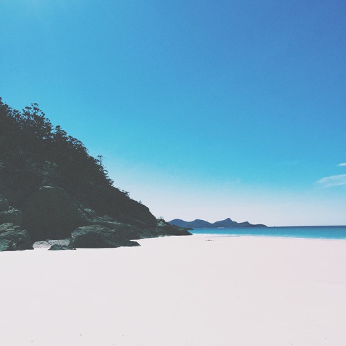 Y.V.E. 48 feat. Nick Yume - Holdin On