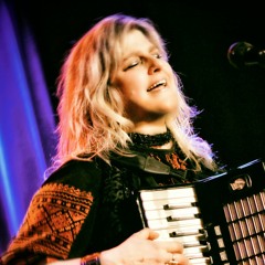 Nese Halia Vodu | Несе Галя воду | Halia Carries Water