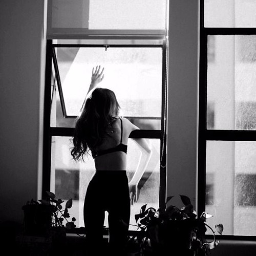 Ana Vee - Stranded