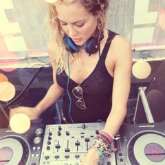 Gold Skies ft. Aleesia (Del The Lion Remix)