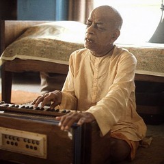 Mahamantra Kirtan - Srila Bhaktivedanta Swami Prabhupada