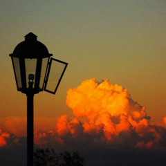 NUBES AL ATARDECER - TEMA